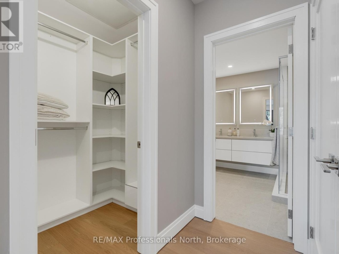 105 - 32 BRUNEL ROAD, 