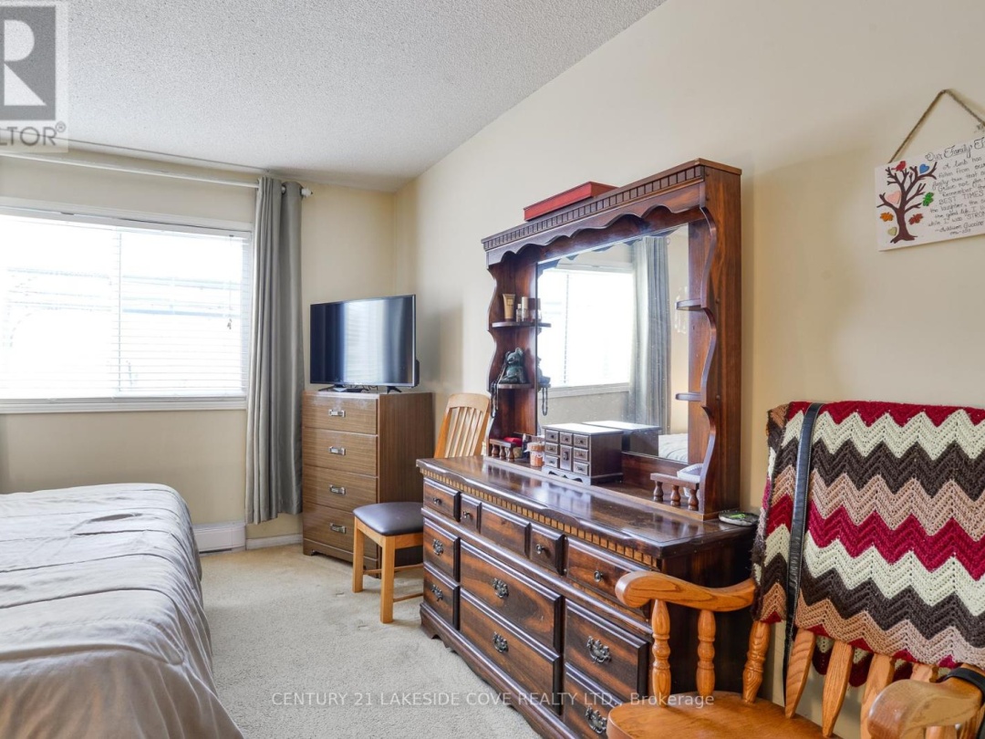 15 - 71 LAGUNA PARKWAY, Lake Simcoe