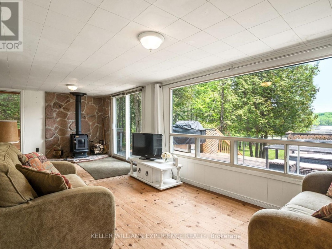 1049 ELSIE BAY DRIVE, Horseshoe Lake