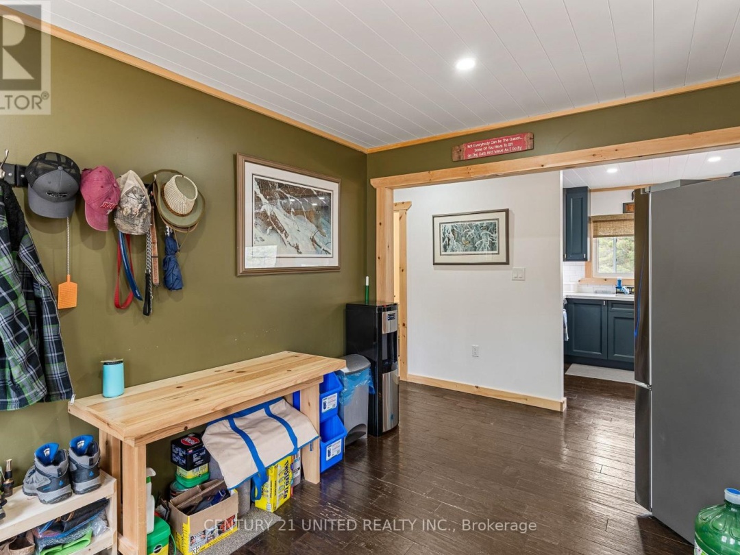 1001 ENGLISH CIRCLE, Tamarack Lake