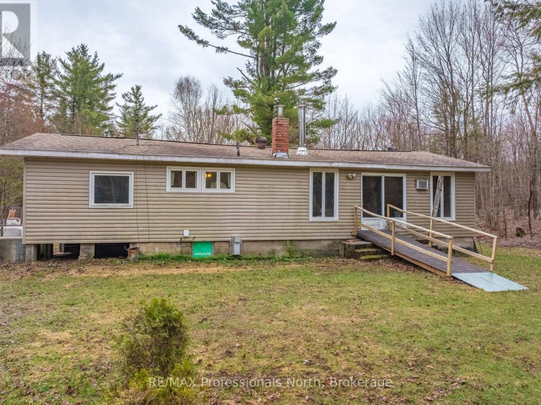 1056 KIRK LINE W, Bracebridge (Macaulay)
