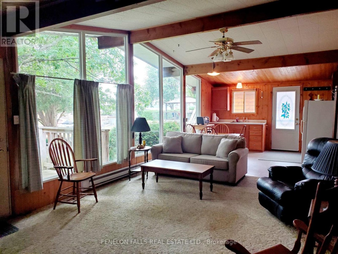 9 GOLD STREET, Sturgeon Lake