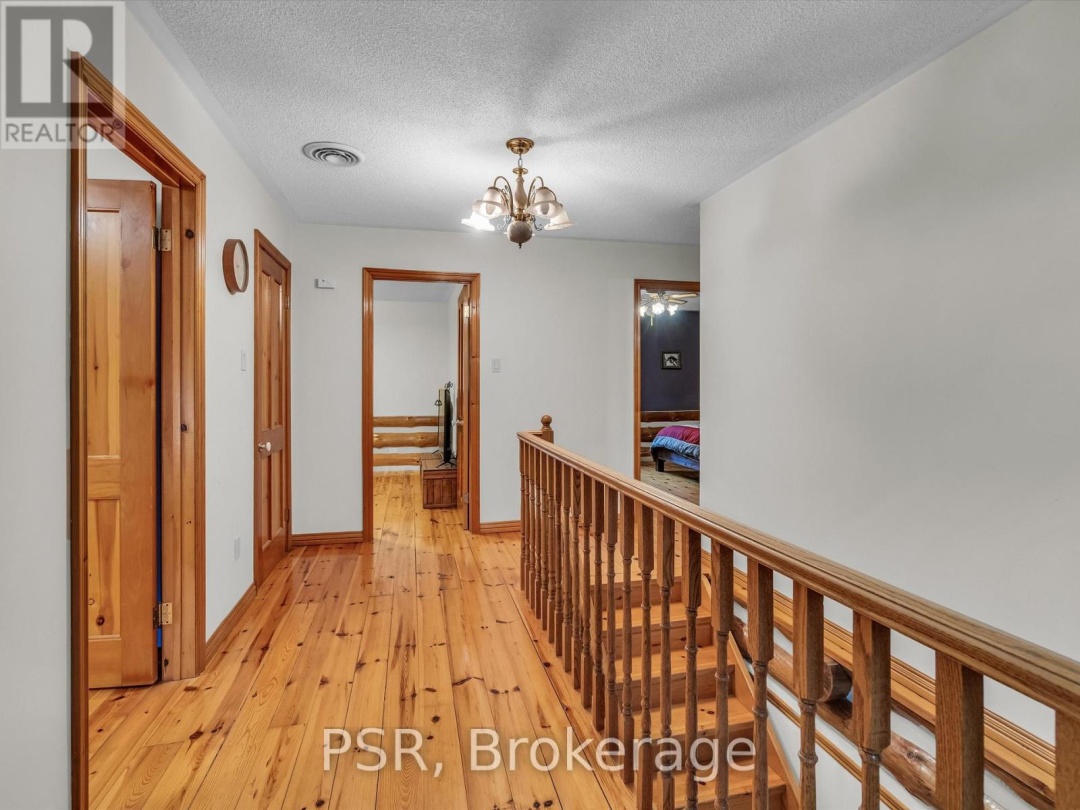 1040 AMELIA CRESCENT, 
