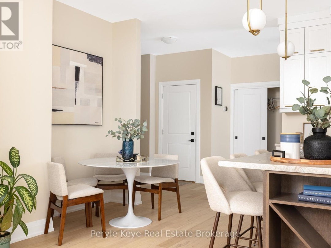 2 LEEDS COURT, Muskoka River