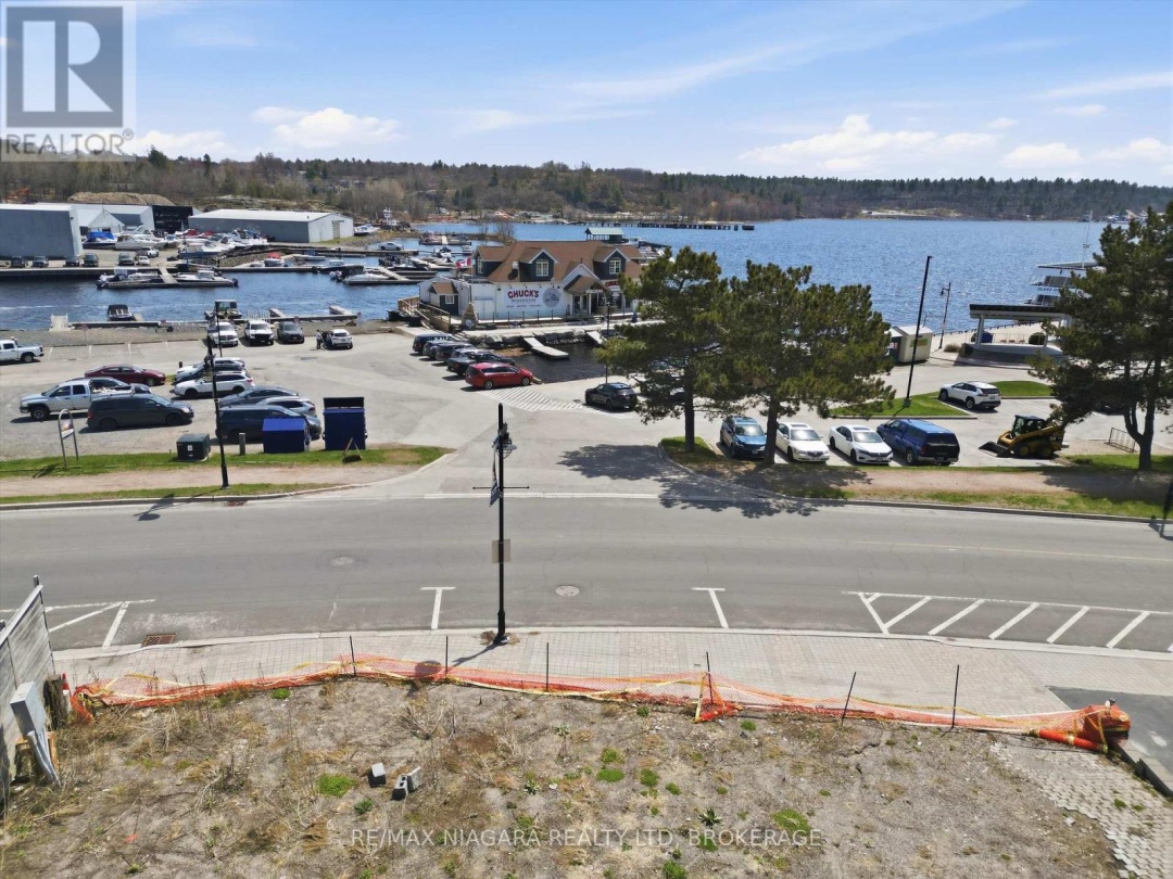 22 BAY STREET, Parry Sound