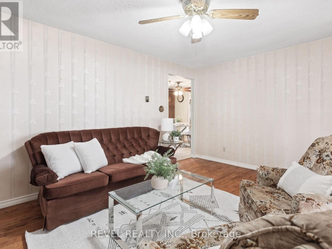 126 PINEWOOD BOULEVARD, Canal Lake