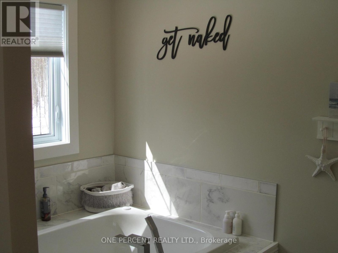 1333 WALKER LAKE DRIVE, Lake of Bays (Sinclair)
