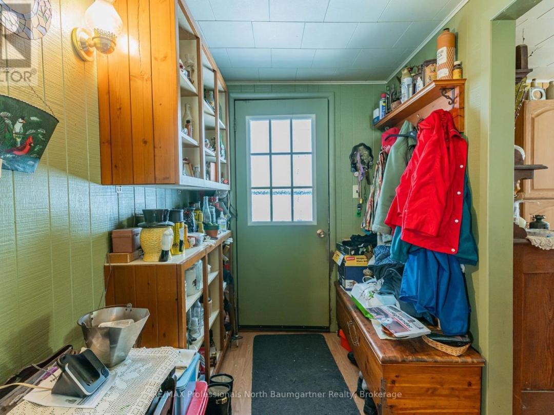 1093 REYNOLDS ROAD, Horseshoe Lake