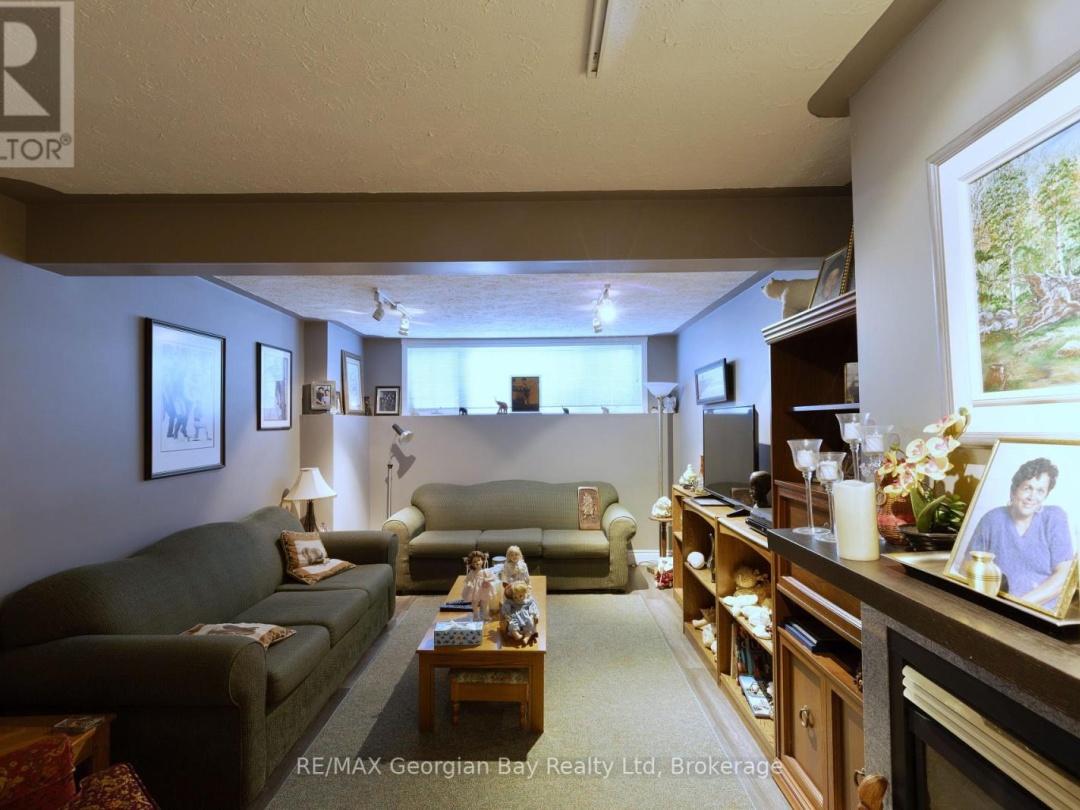 33 ANDERSON CRESCENT, 