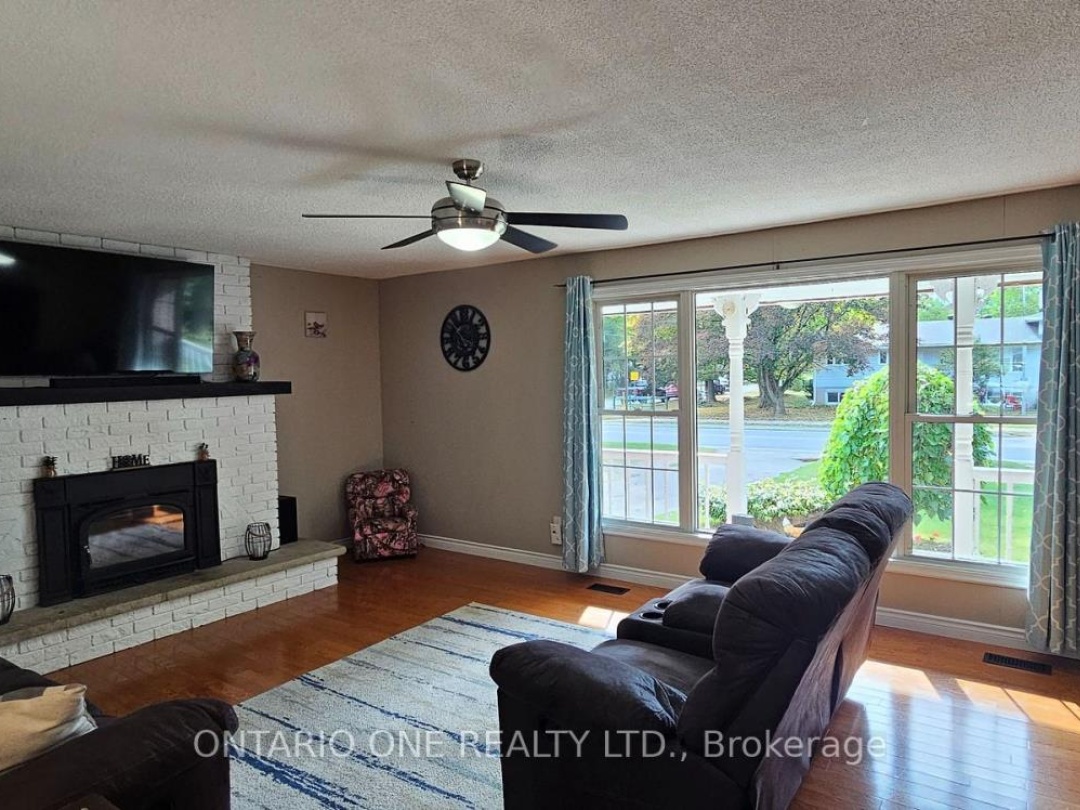 550 MUSKOKA BEACH ROAD, 