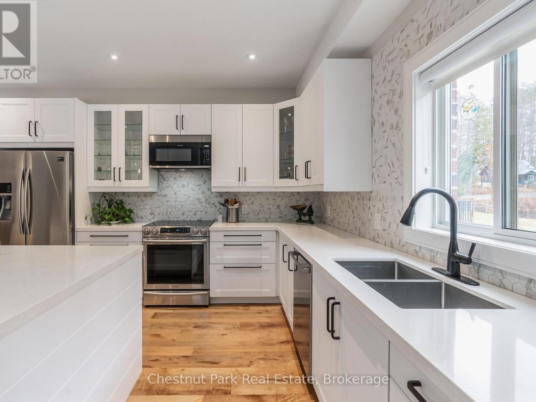 76 SELKIRK DRIVE, Huntsville (Chaffey)