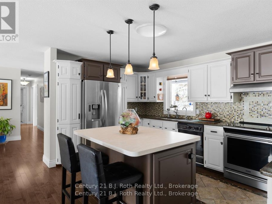 179 BAYSHORE DRIVE, Lake Simcoe