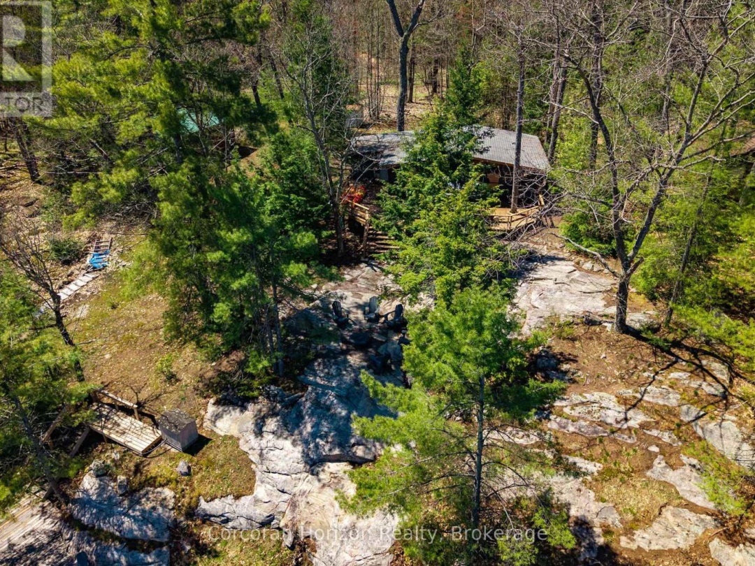 462 ISLAND 90 ISLAND, Six Mile Lake