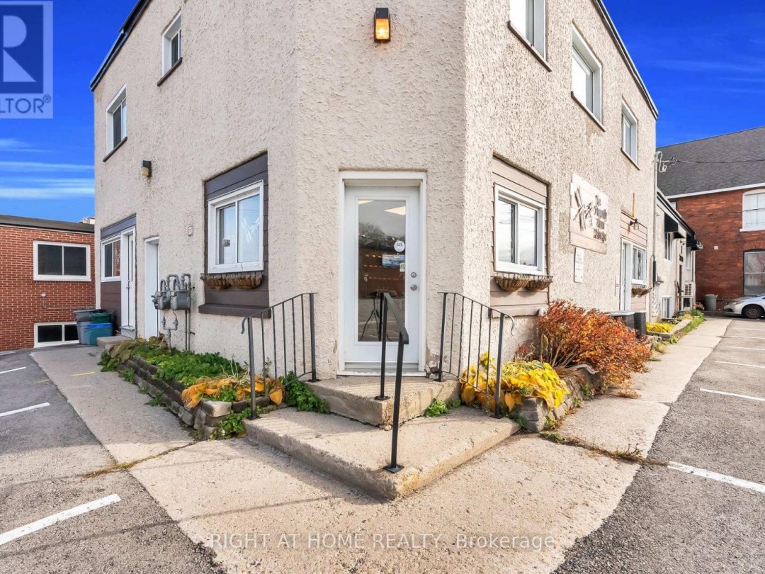 32 MATCHEDASH STREET N, Orillia