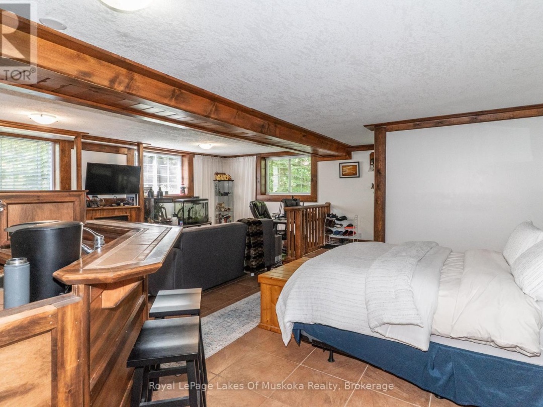 1080 WALKERS GLENN CRESCENT, Lake of Bays (Sinclair)