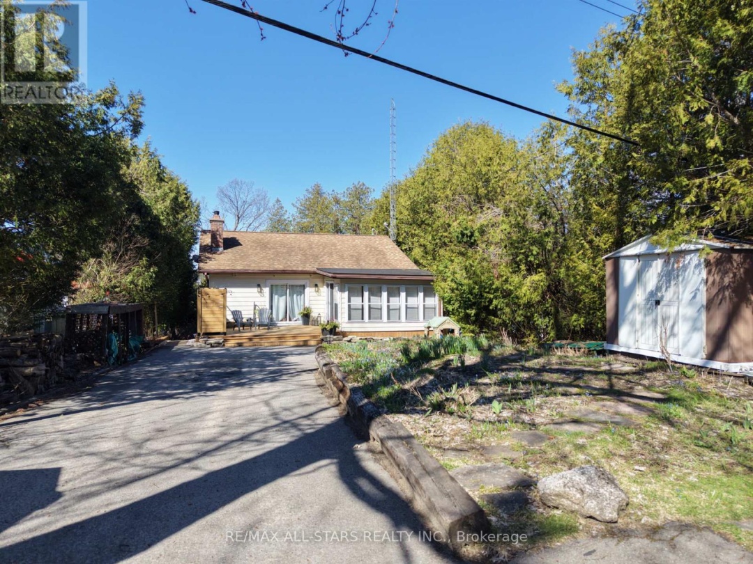 393 HILLSIDE DRIVE, Four Mile Lake