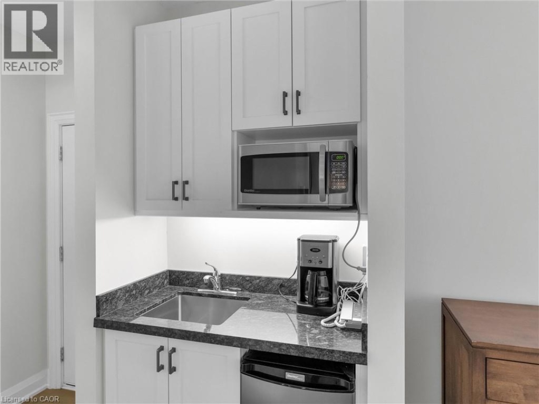 1869 MUSKOKA 118 Road W Unit# BTW-101, Lake Muskoka