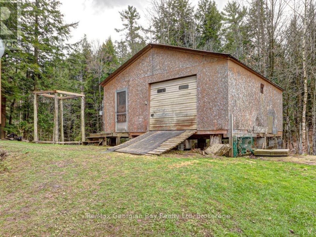 15SR405 SEVERN RIVER SHORE, Severn River