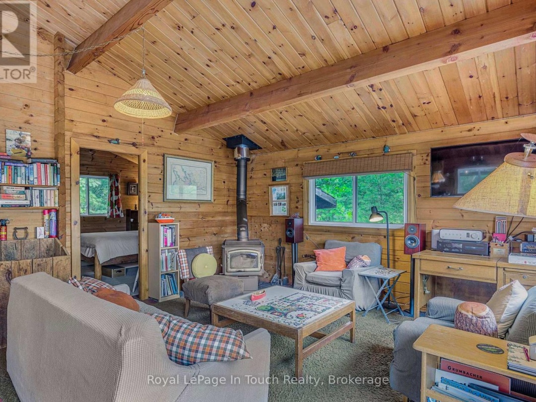 B207-10 WAHSOUNE ISLAND, Georgian Bay
