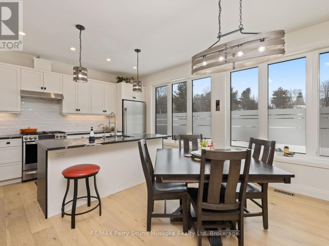 44 DENNIS DRIVE, Parry Sound