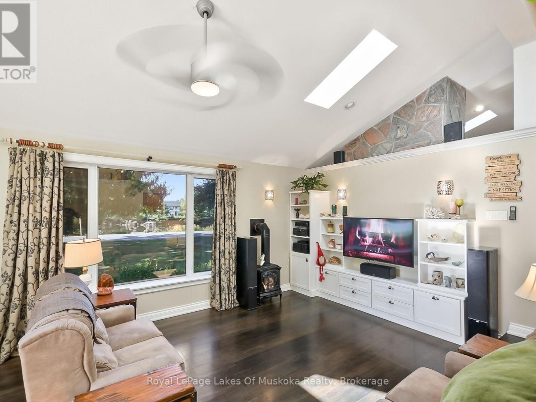 2 LESLIE DRIVE W, 