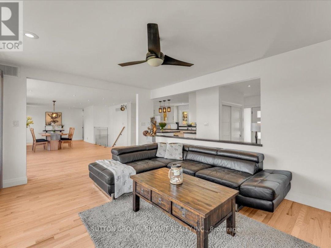 1 WINDY LANE, Portage Lake