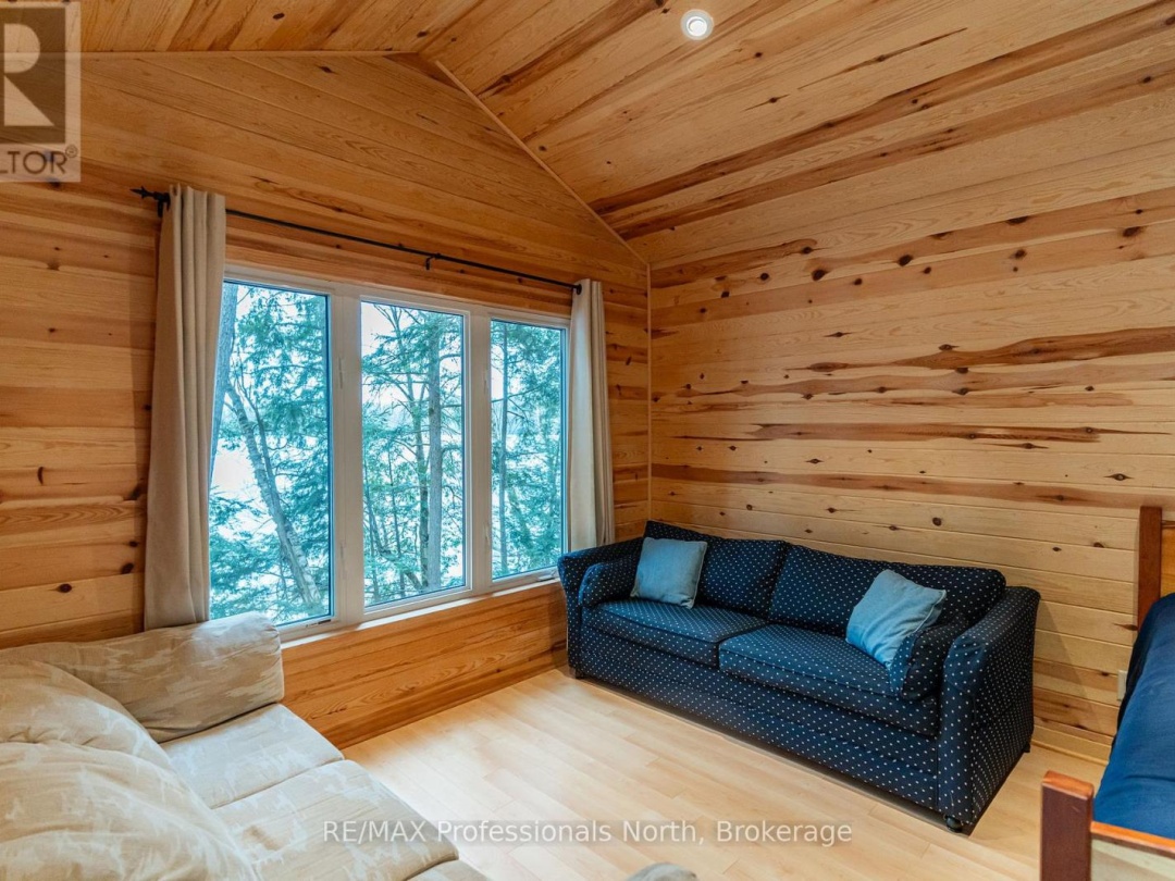 5997 KENNISIS LAKE ROAD, Kennisis Lake