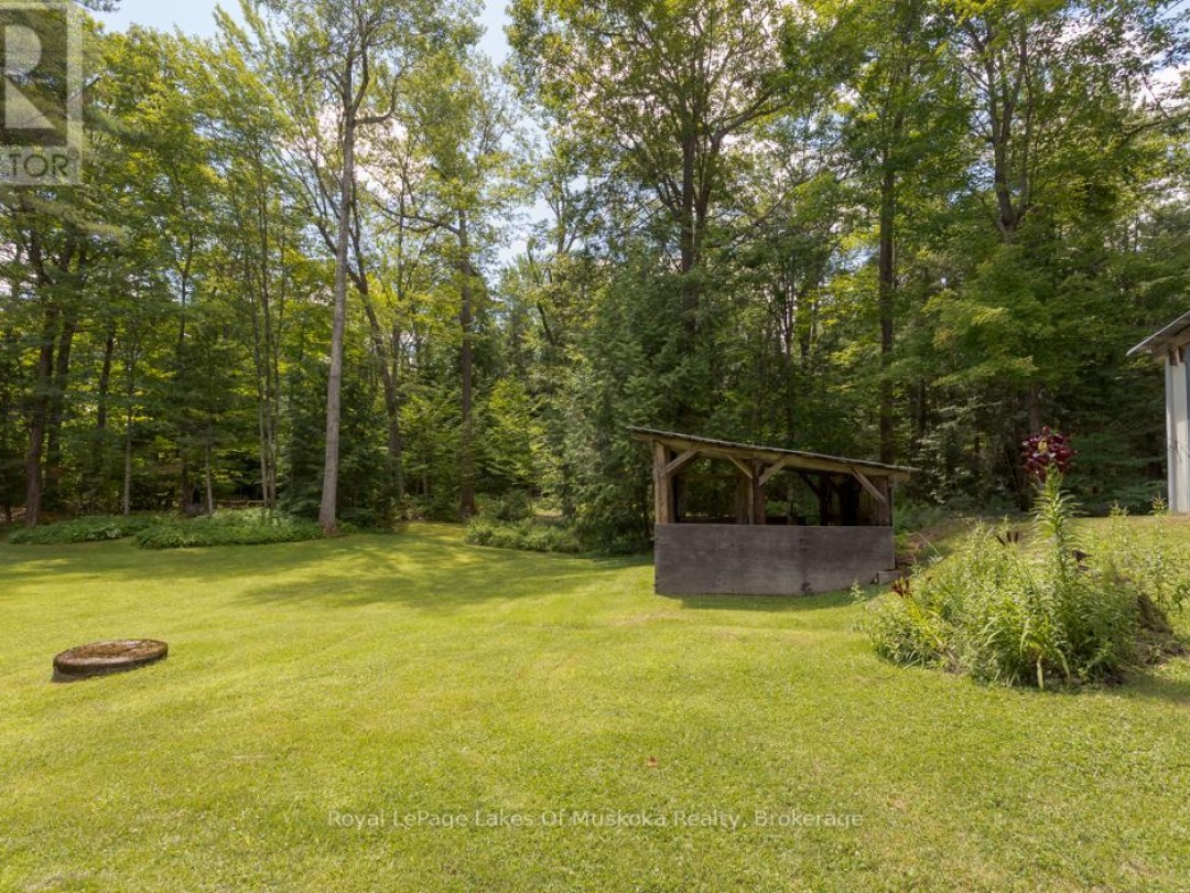 10 MUSKOKA PINES ROAD, 