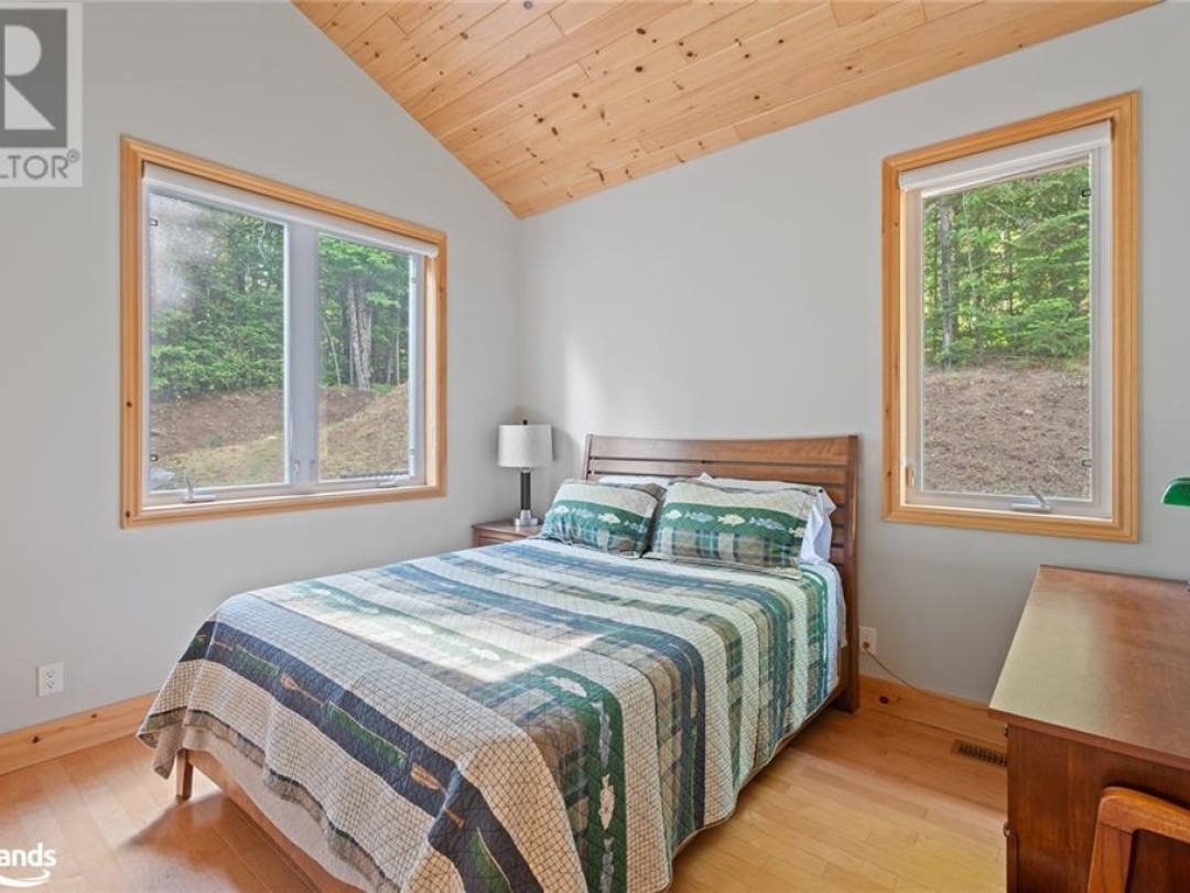 1068 Tom Parris Trail, Oxtongue Lake