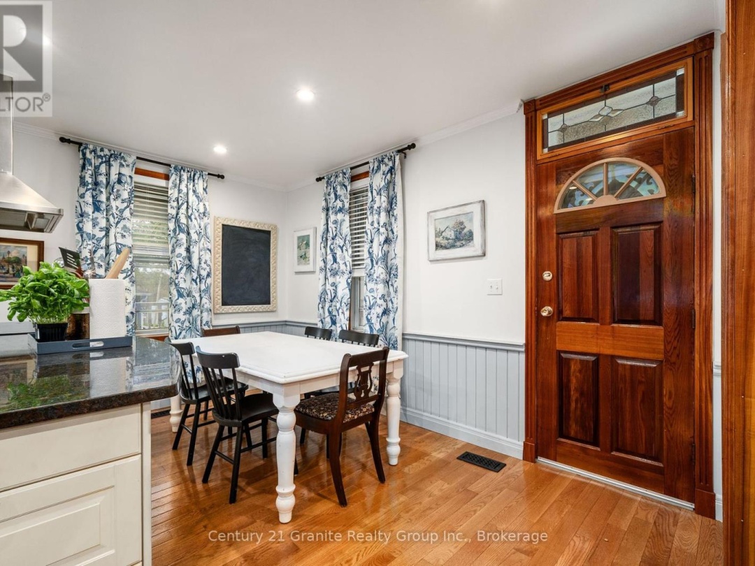 8 BEND STREET, Kawartha Lakes (Kinmount)