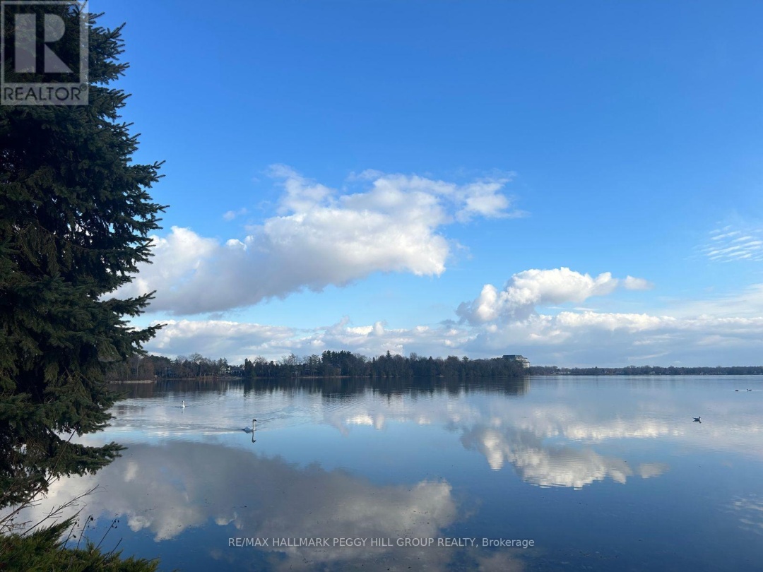 395 COLLINS DRIVE, Lake Simcoe