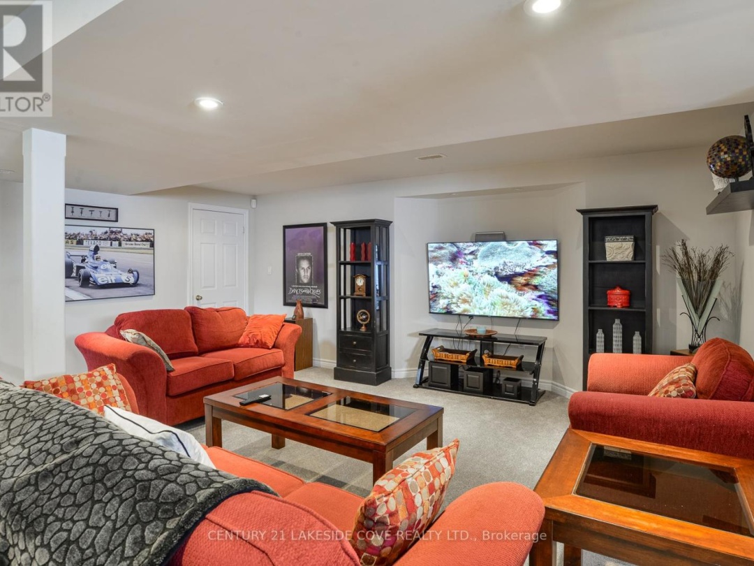 2811 STEPHEN DRIVE, Lake Simcoe