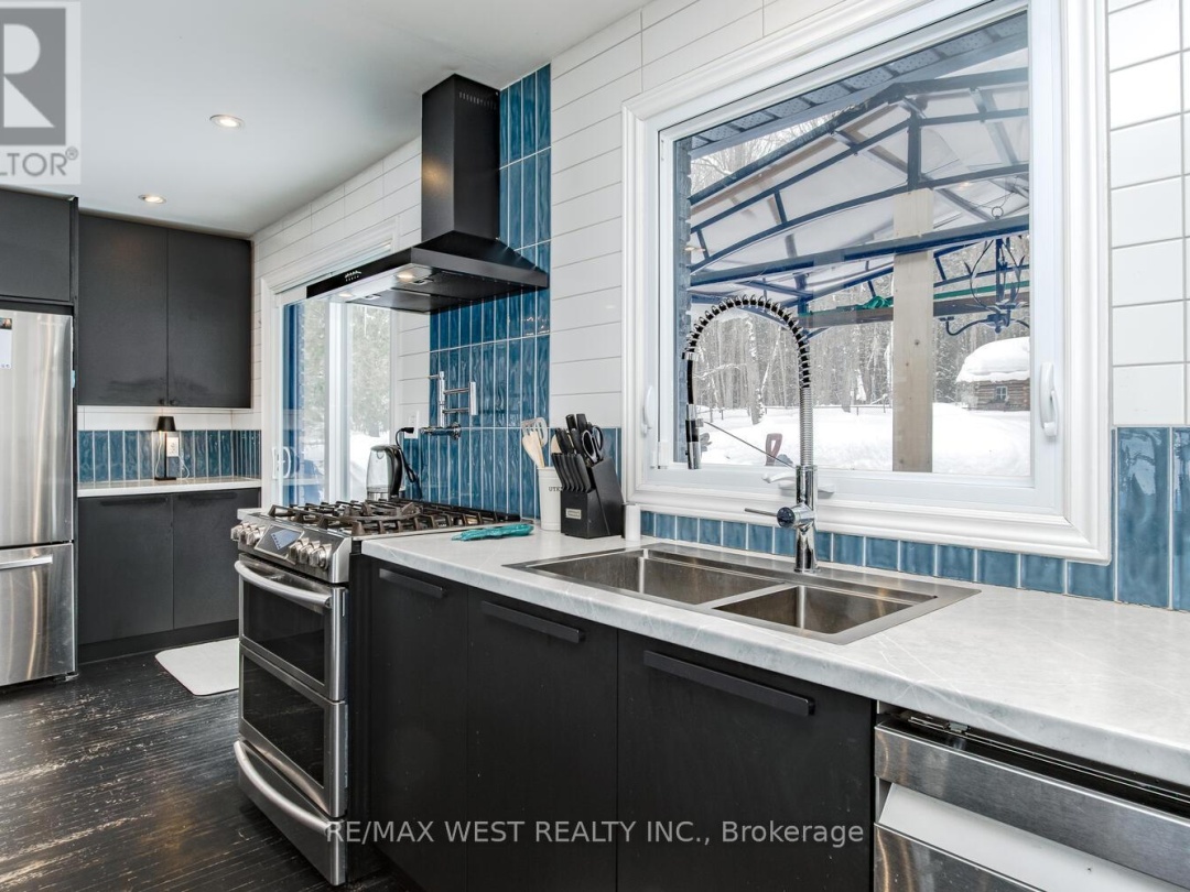 169 BAYVIEW AVENUE E, Tay