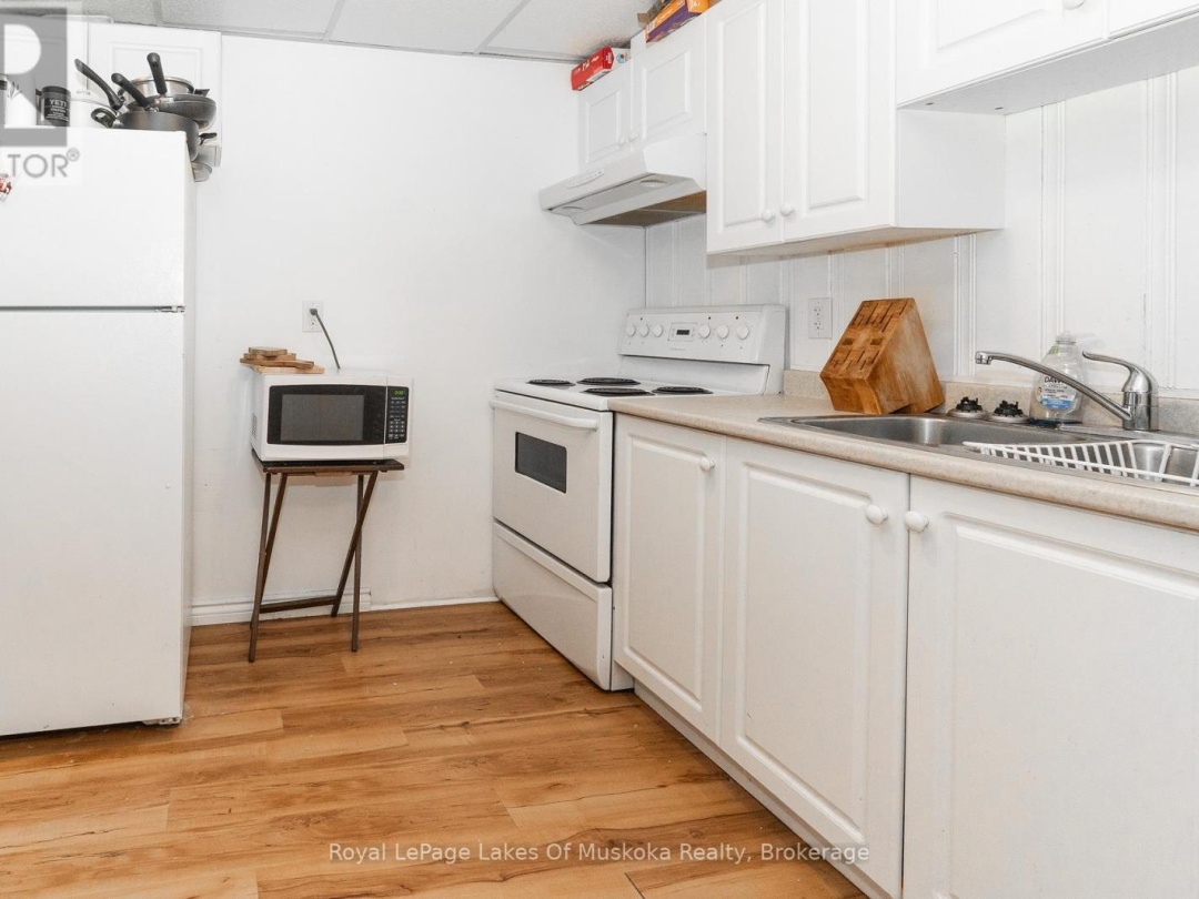 183 SANTAS VILLAGE ROAD, Muskoka River