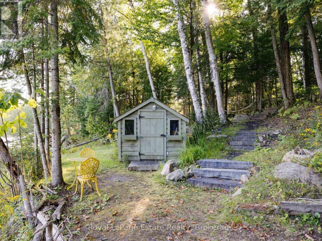 1157 BETWEEN LAKES TRAIL, 