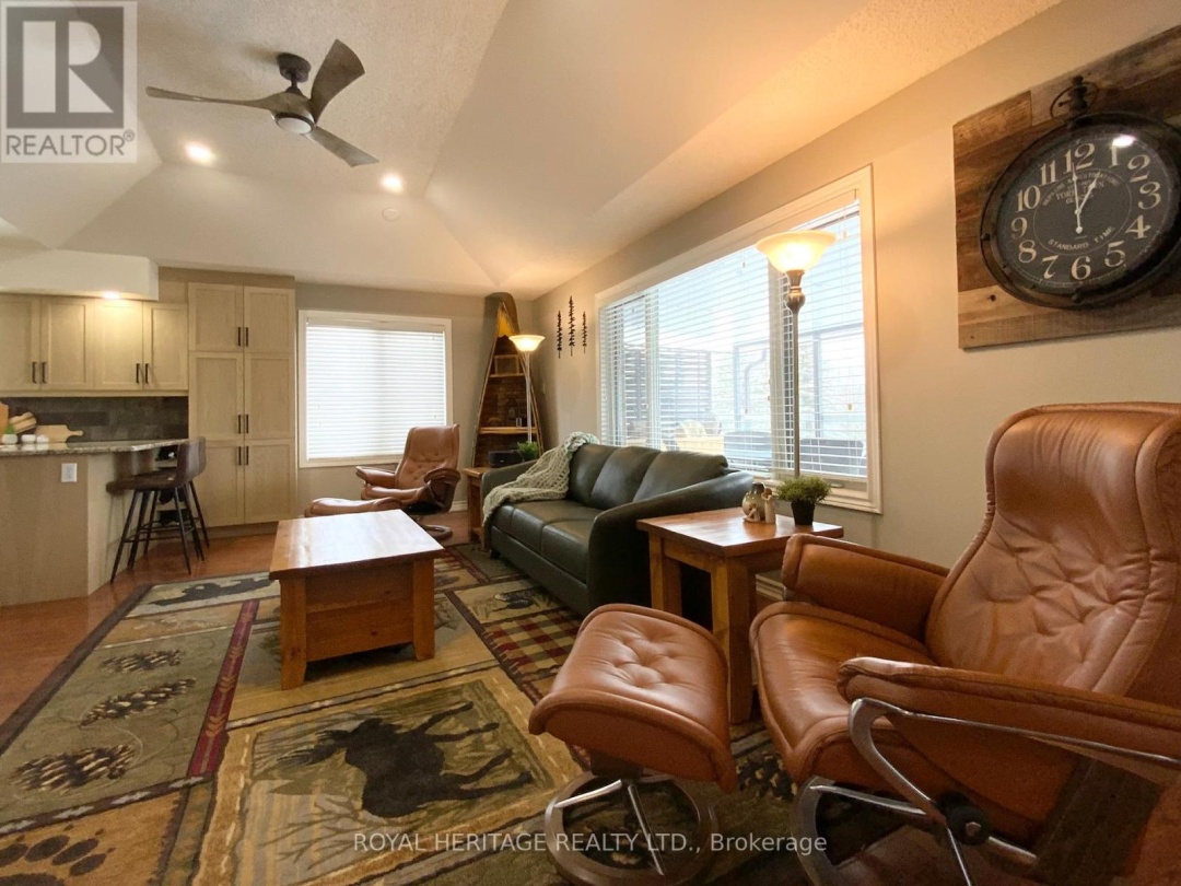 205 PIRATES GLEN DRIVE, Pigeon Lake