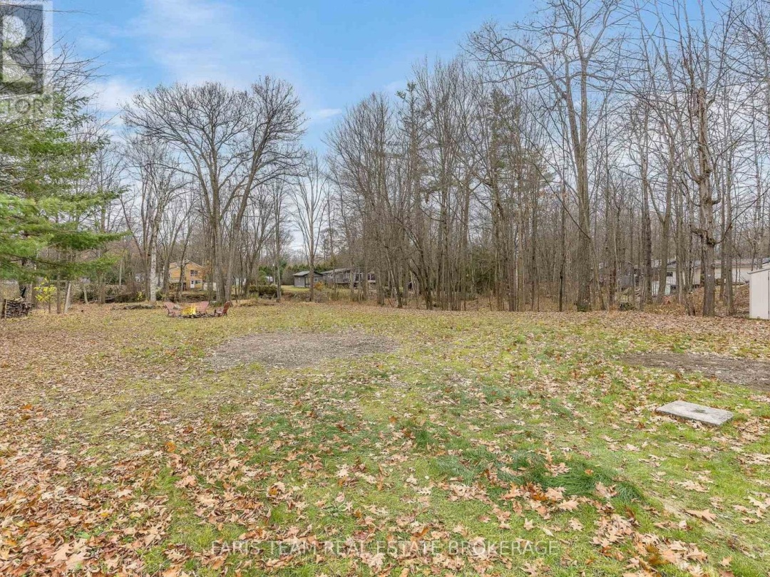 7516 ISLAND CRESCENT, Black River