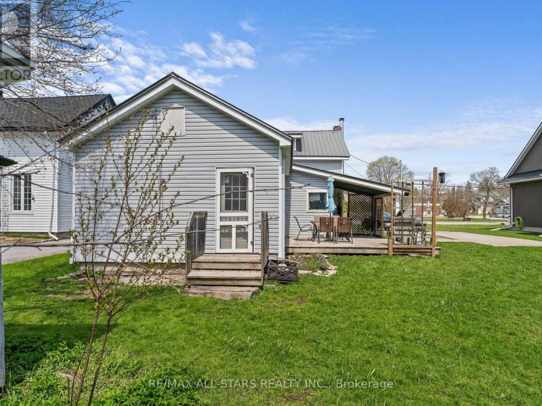 39 FRANCIS STREET W, Kawartha Lakes (Fenelon Falls)