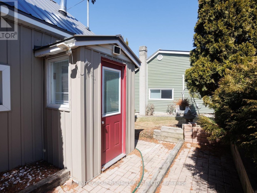 14 ORIOLE ROAD, Cameron Lake