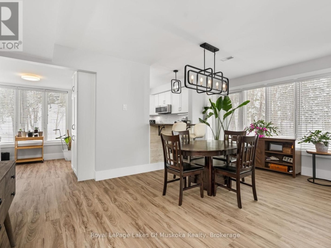 4 - 1551 HIDDEN VALLEY ROAD, Peninsula Lake