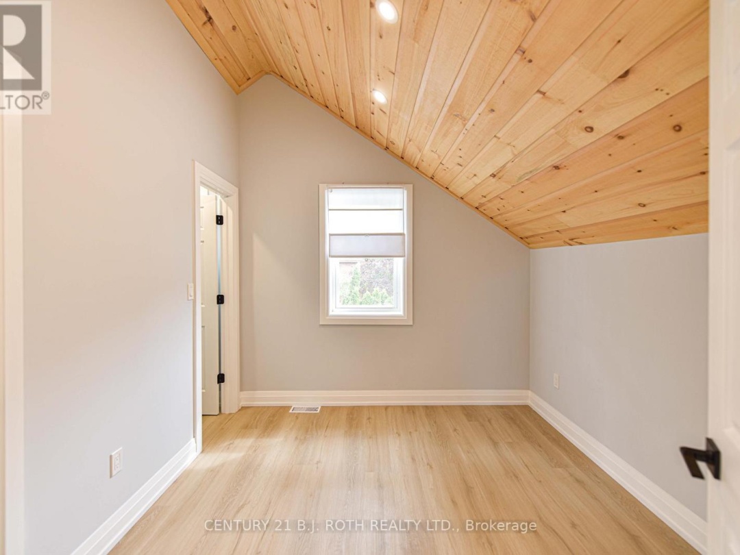 274 MISSISSAGA STREET W, 