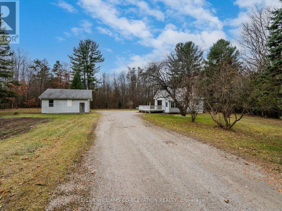 1914 Rosemount Road, Sturgeon Lake