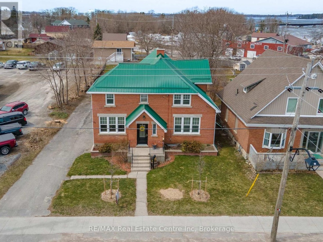 24 LINDSAY STREET, Kawartha Lakes (Fenelon Falls)