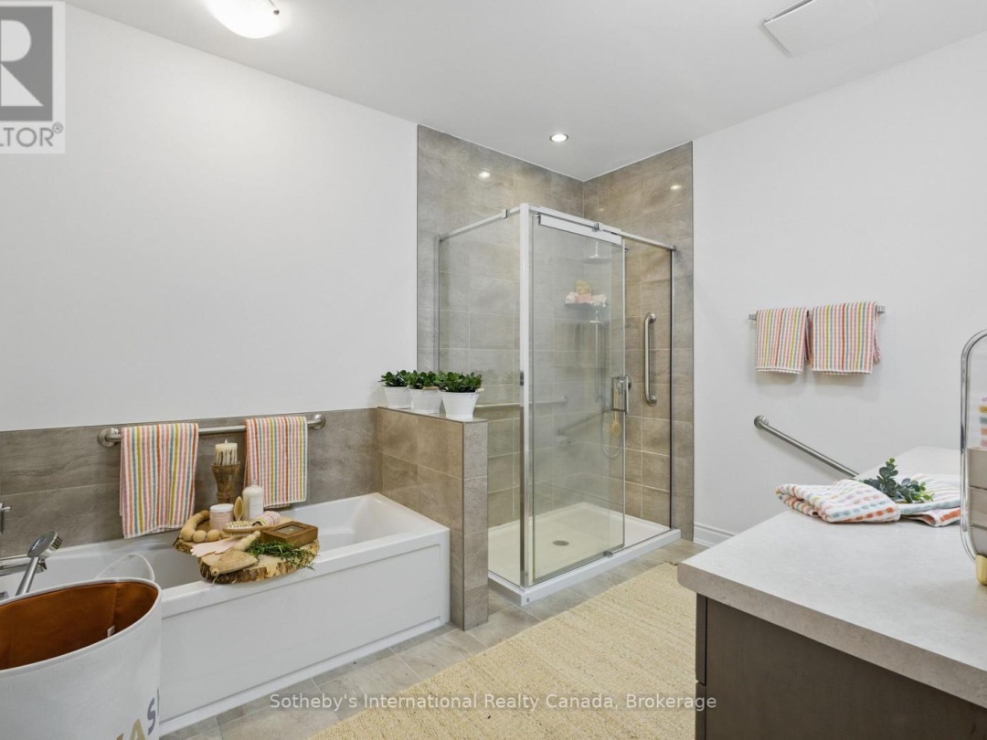 30 SERENITY PLACE CRESCENT, 