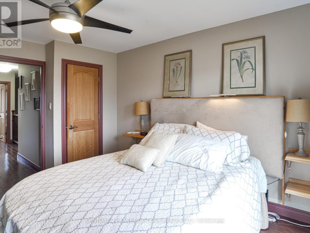UNIT 29 - 1 PARADISE BOULEVARD, Lake Simcoe