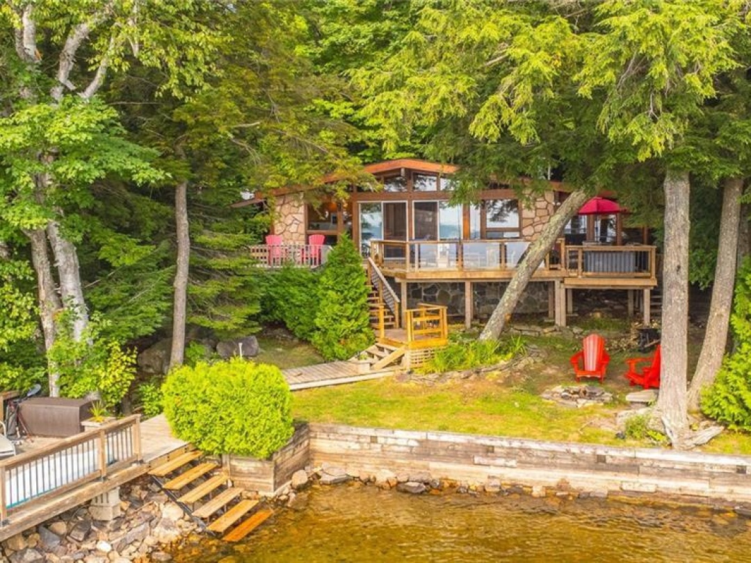 4833 Kennisis Lake Road, Kennisis Lake