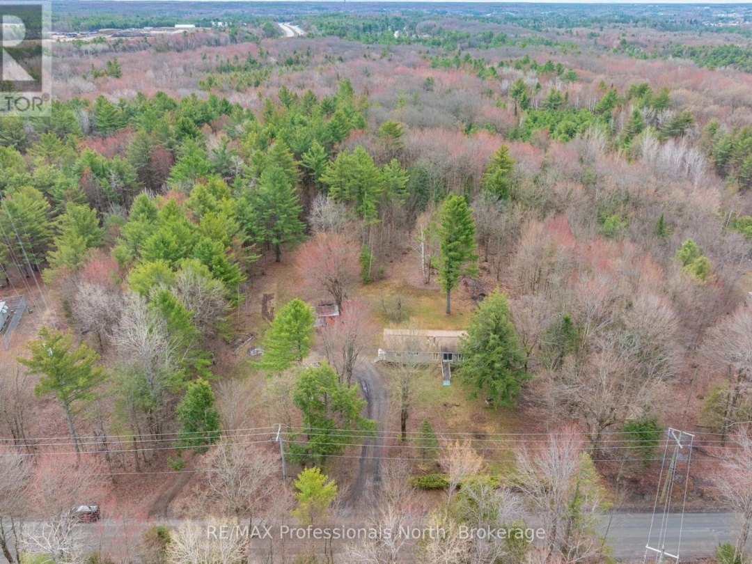 1056 KIRK LINE W, Bracebridge (Macaulay)
