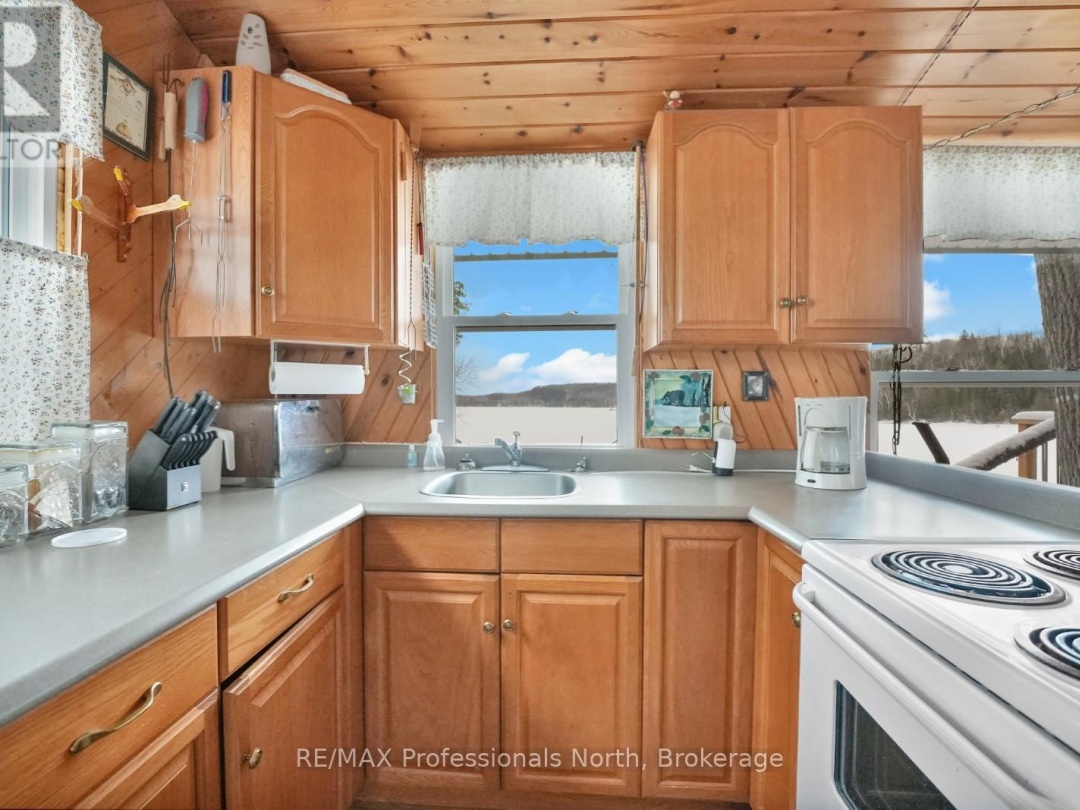 1027 DOW TRAIL, Haliburton Lake