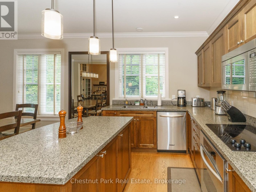 501 GLEN ABBEY WAY E, 