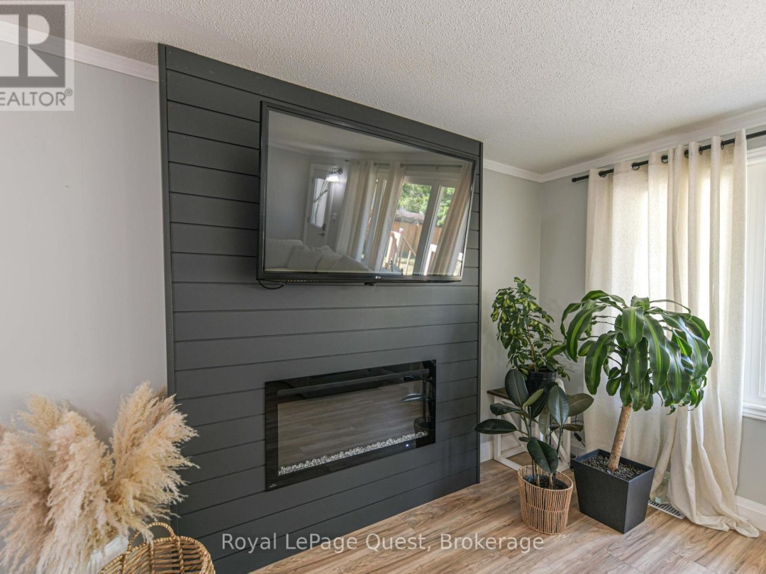 401 MISSISSAGA STREET W, 